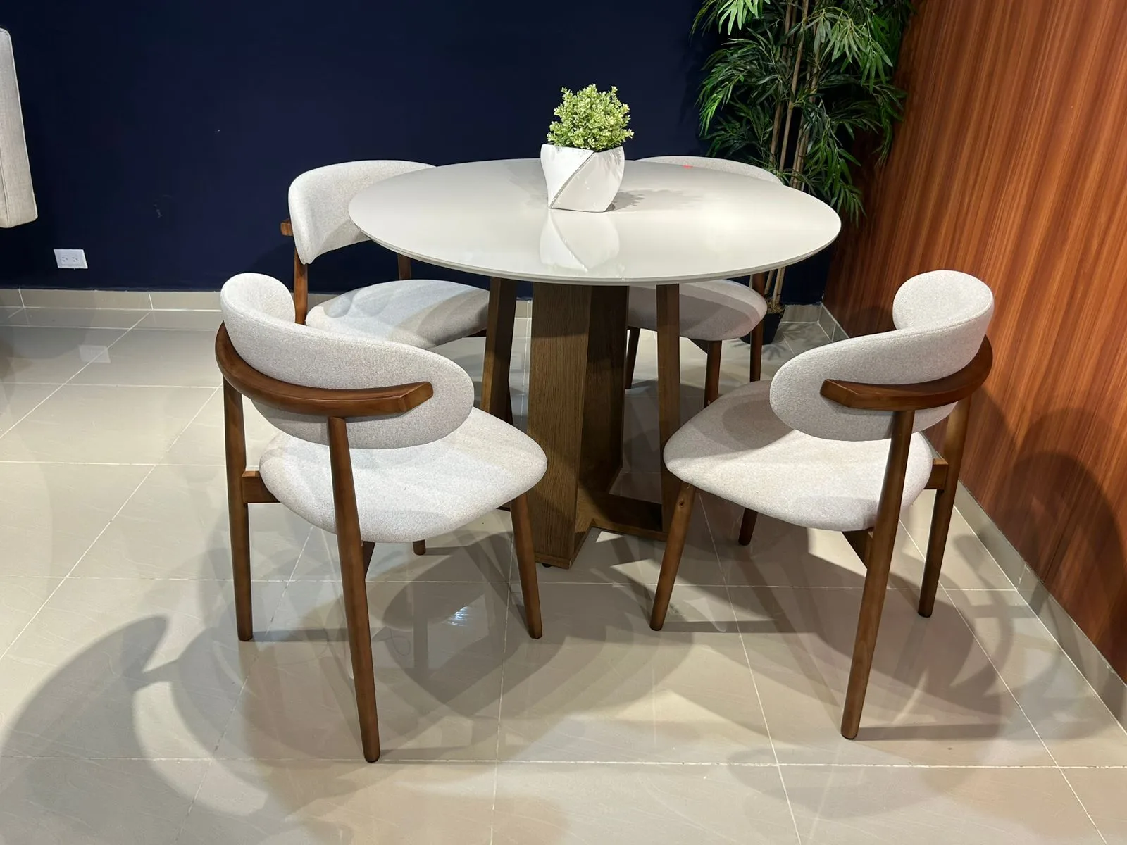 Comedor 103 cm - Sillas madera Eucalipto