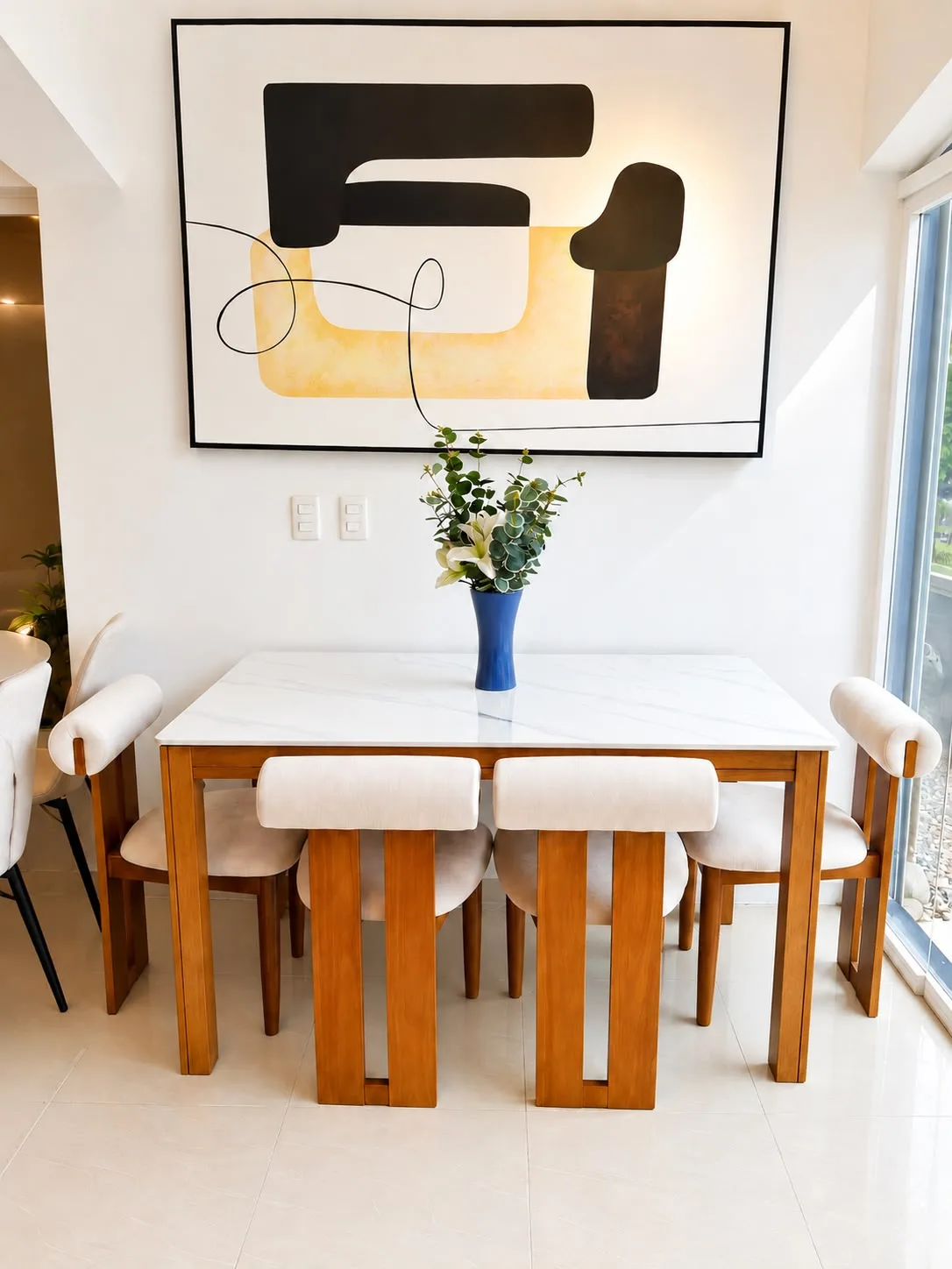Comedor Tope de Piedra Sinterizada 55" x 32" - Silla madera Eucalipto
