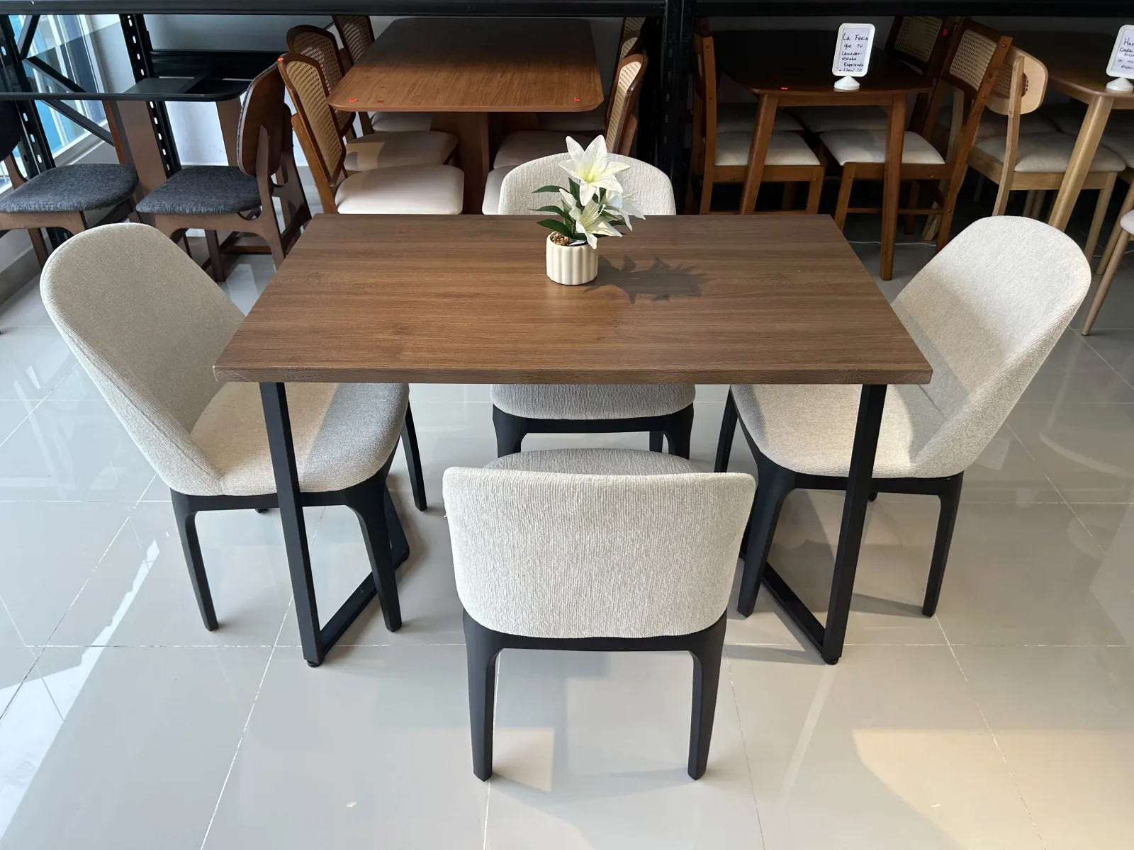 Comedor Tope Madera 47" x 28" - Sillas en Metal