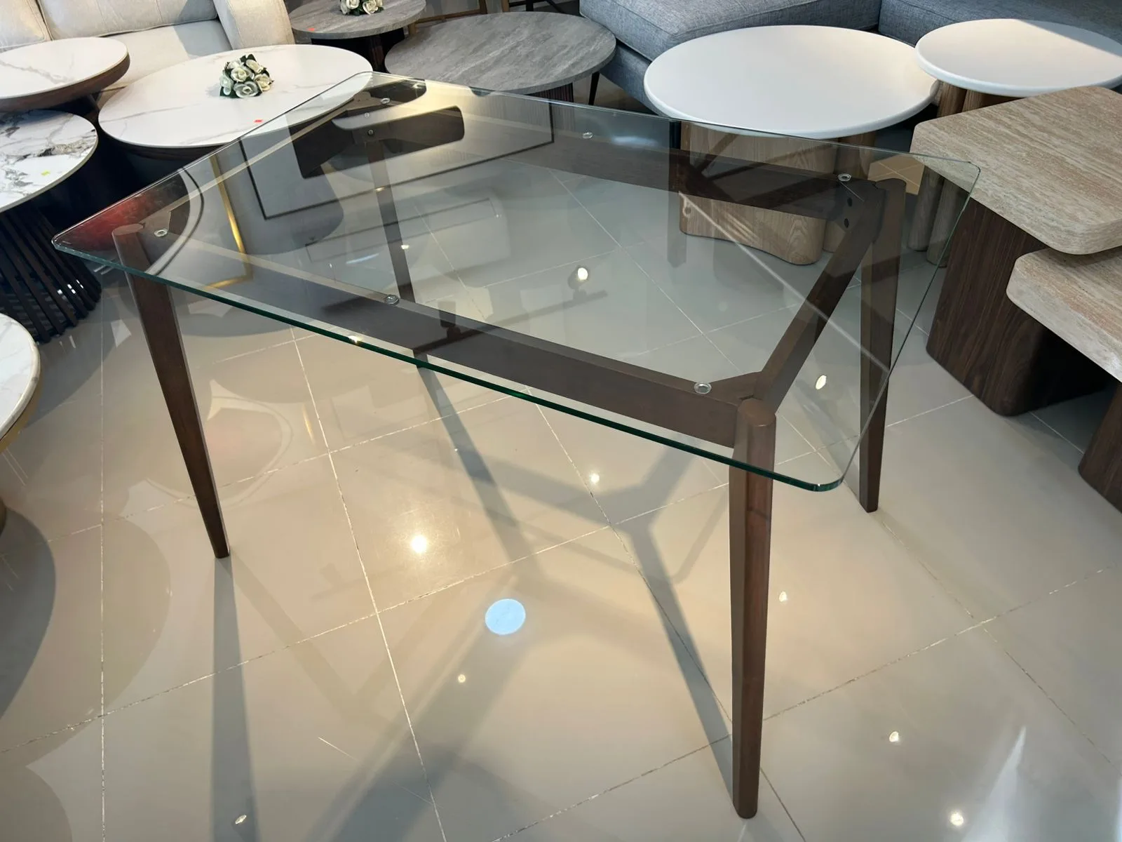 Mesa comedor Tope de Cristal Base madera Fresno