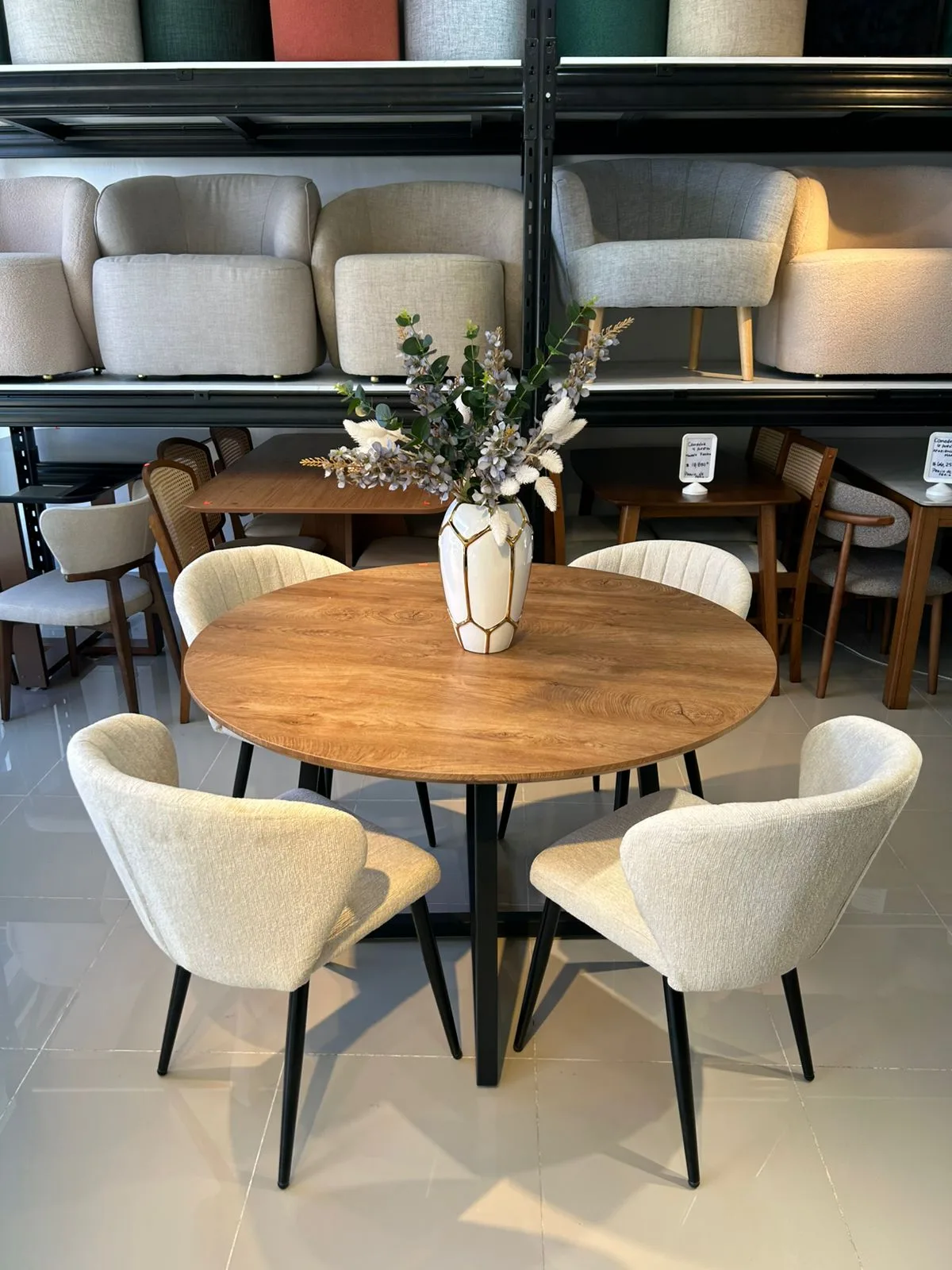 Comedor 120 cm - Sillas tela beige Patas Negras en metal