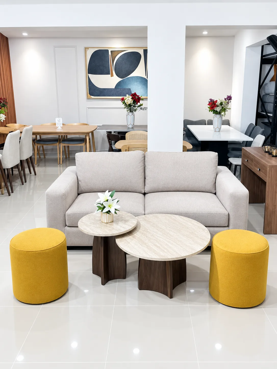 Sofa de 75" + 2 Ottomanes + Set de Mesa de Centro